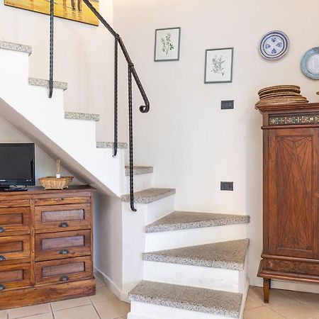 Casa Vacanze Baia Del Faro Palau Bagian luar foto