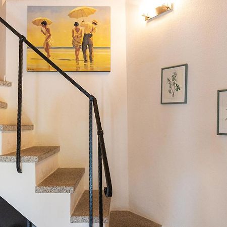 Casa Vacanze Baia Del Faro Palau Bagian luar foto