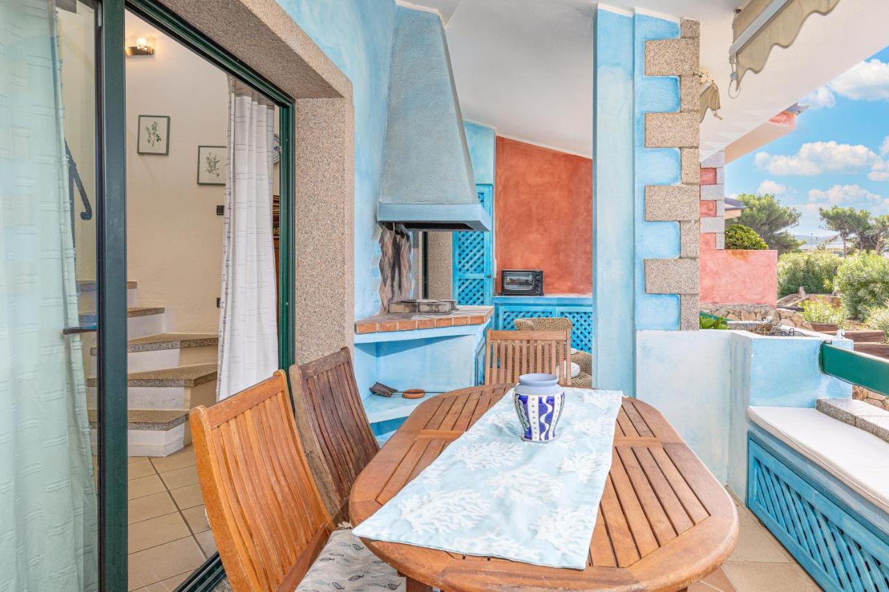 Casa Vacanze Baia Del Faro Palau Bagian luar foto