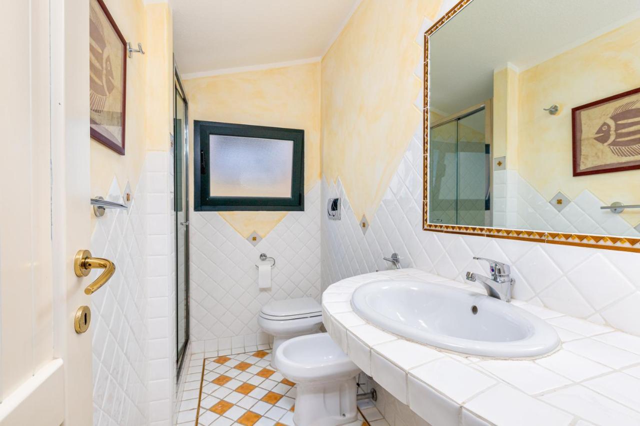 Casa Vacanze Baia Del Faro Palau Bagian luar foto