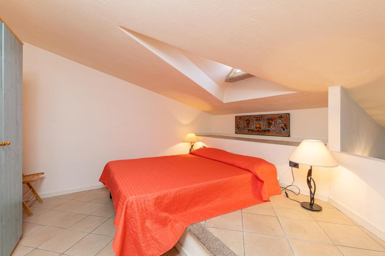 Casa Vacanze Baia Del Faro Palau Bagian luar foto